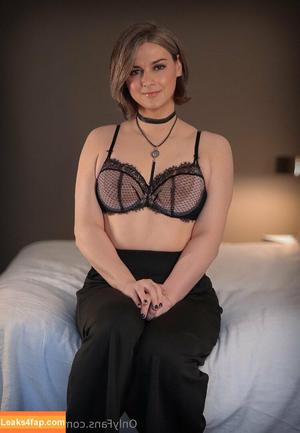 Ashley Barron photo #1900