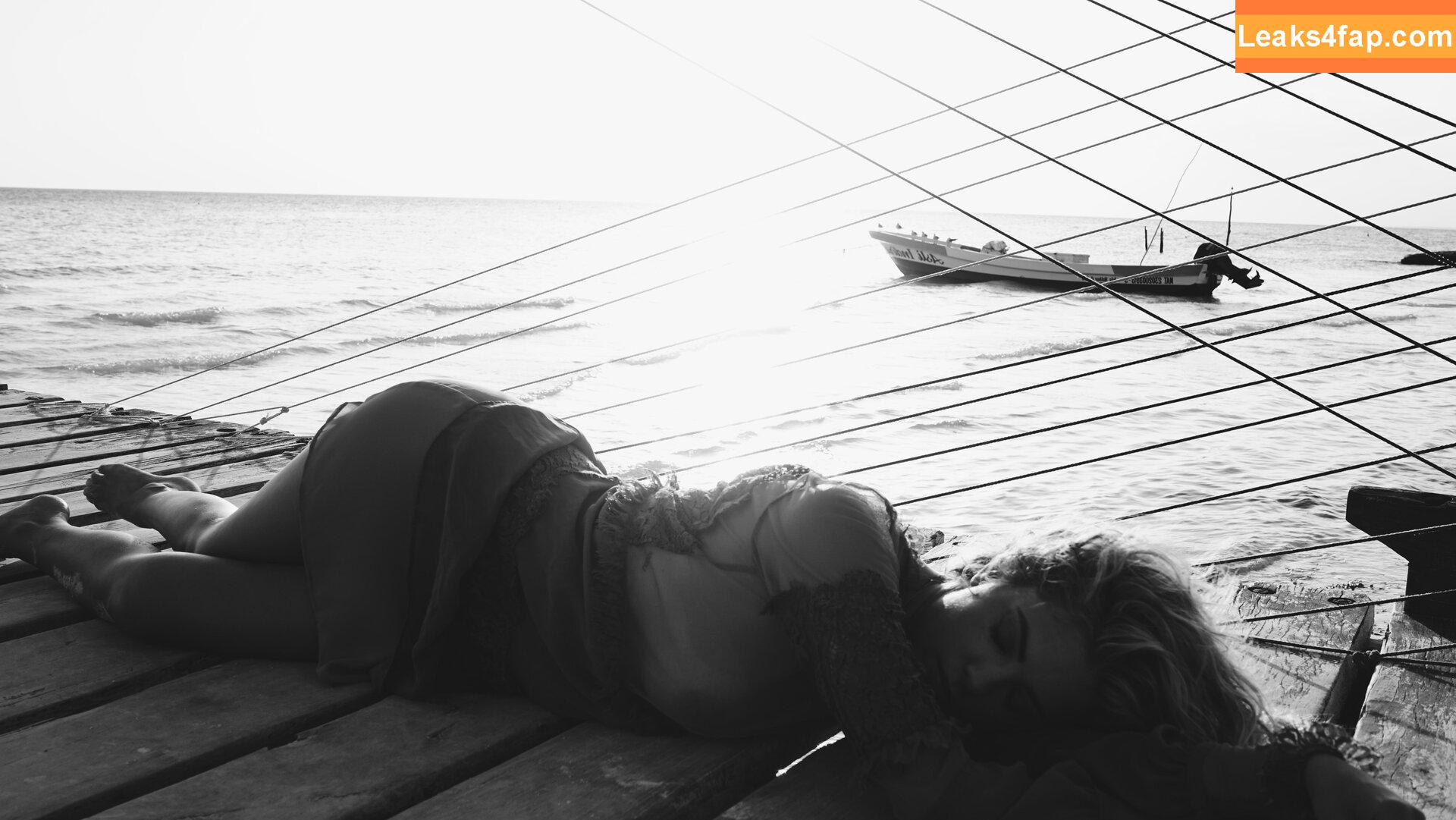 Ashley Benson / AshBenzo / ashleybenson leaked photo photo #0224