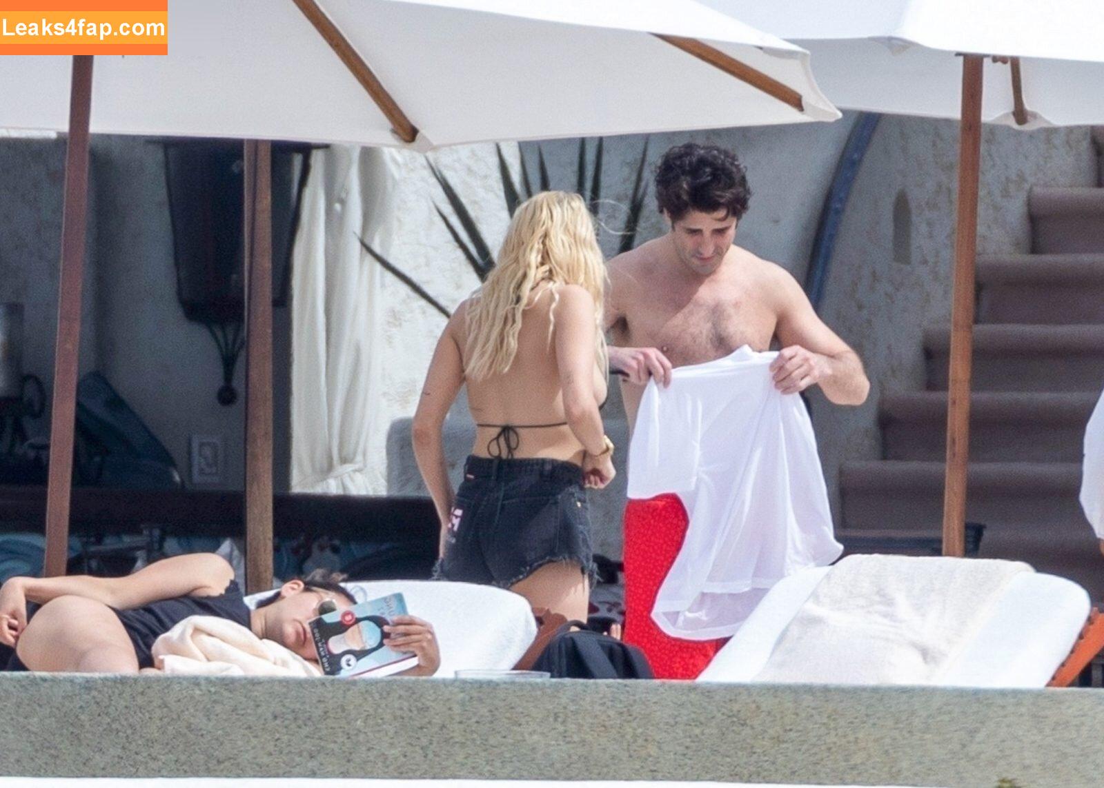 Ashley Benson / AshBenzo / ashley_benson1 / ashleybenson leaked photo photo #0902
