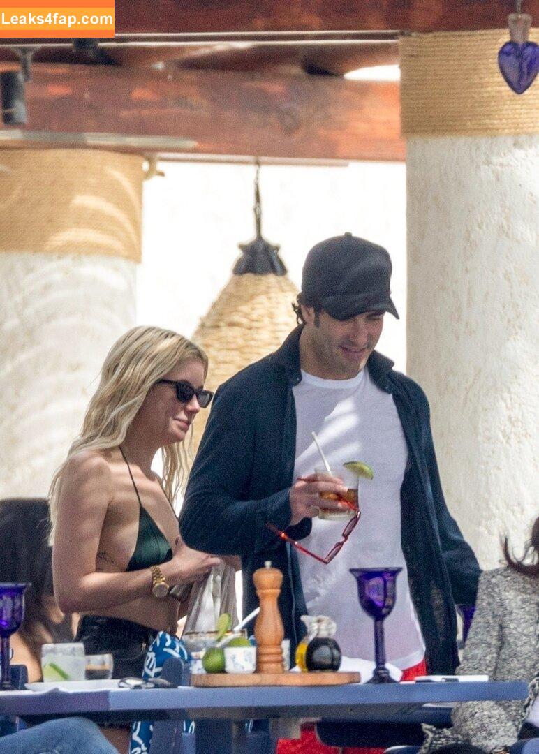 Ashley Benson / AshBenzo / ashley_benson1 / ashleybenson leaked photo photo #0903