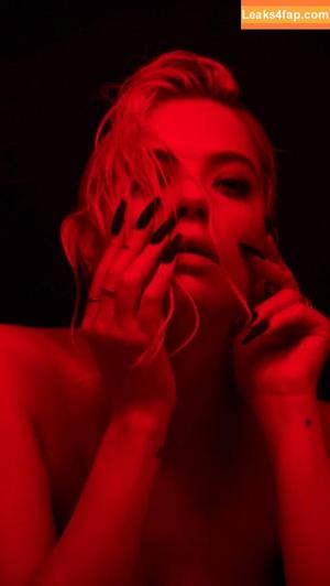 Ashley Benson photo #0071