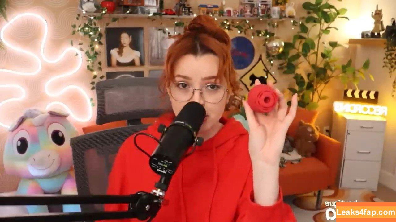 Ashley Ippolito / Reacts By Ash / ashley_ippolito / ashleyippolito / ur internet mom ash слитое фото фото #0054