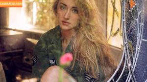 Ashley Johnson photo #0009