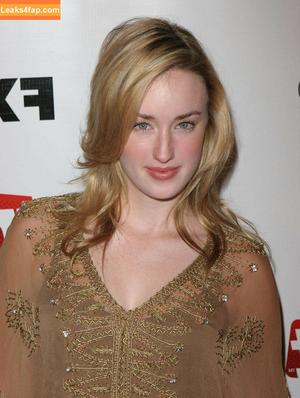 Ashley Johnson photo #0116