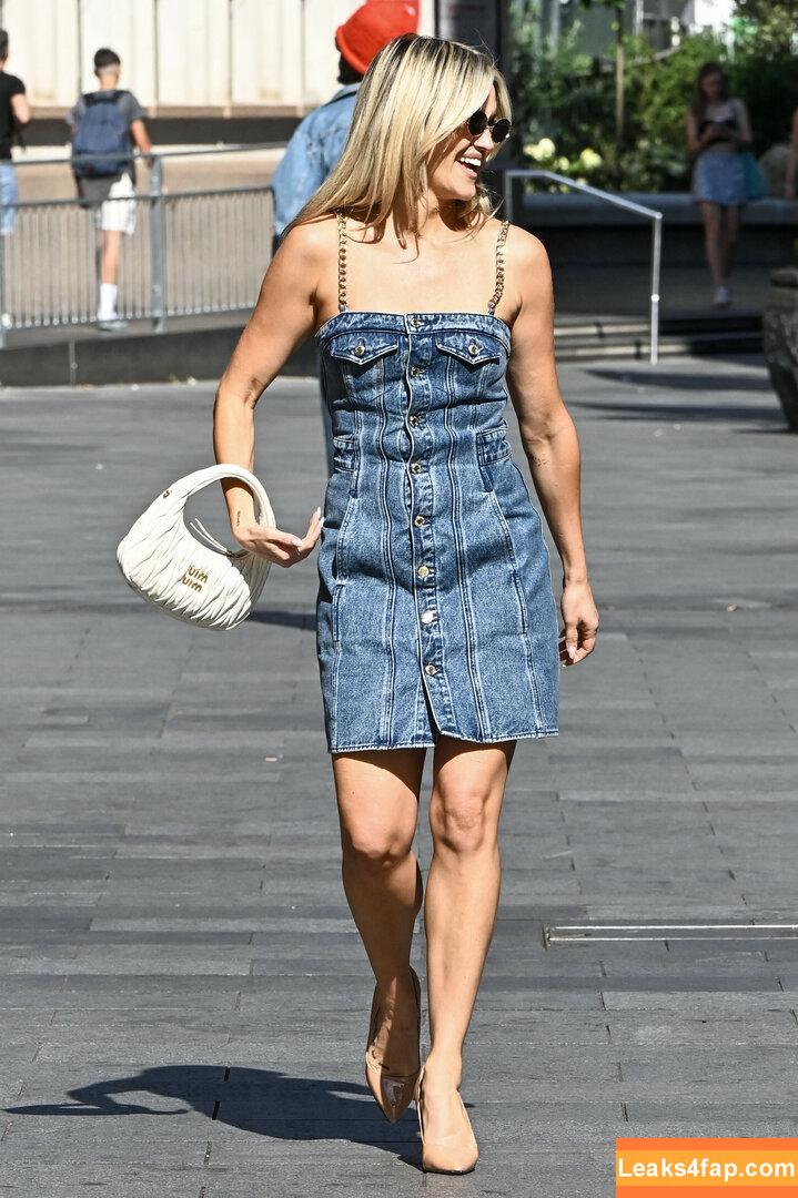 Ashley Roberts / Pussycat Doll / iamashleyroberts / robertsseann2 слитое фото фото #0671