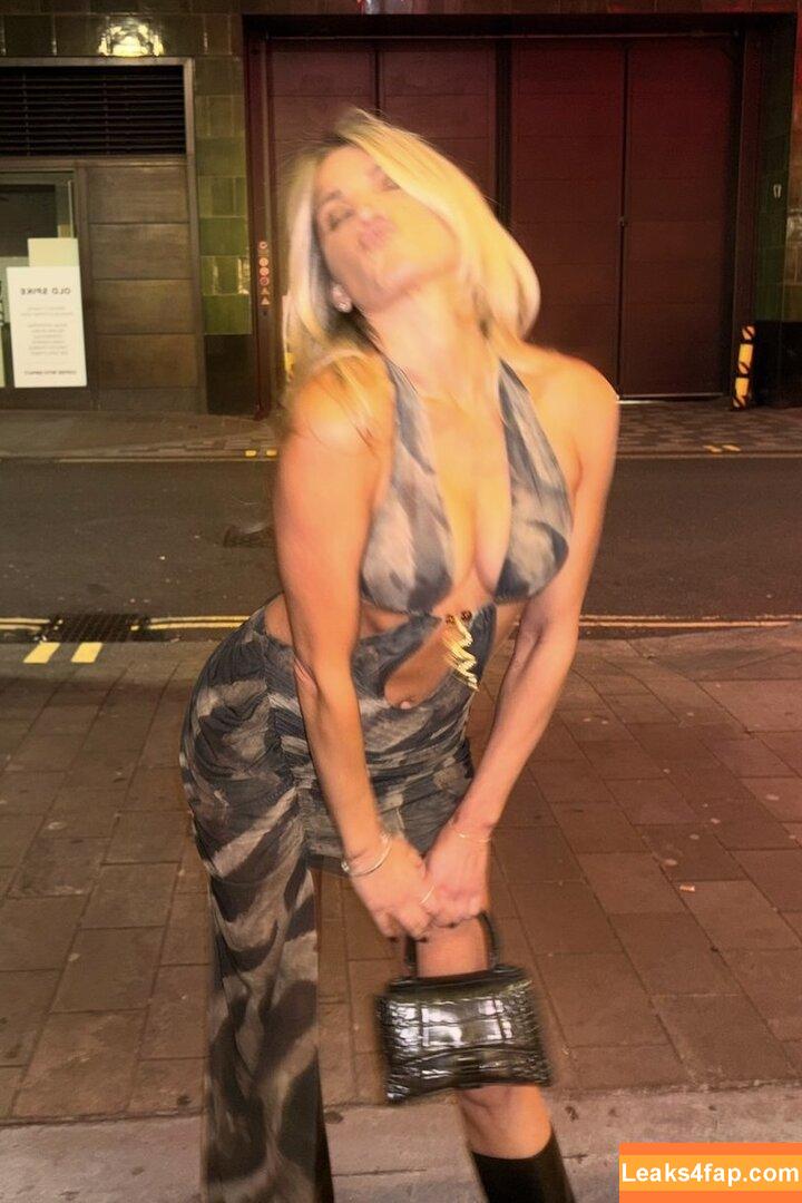 Ashley Roberts / Pussycat Doll / iamashleyroberts / robertsseann2 leaked photo photo #0805