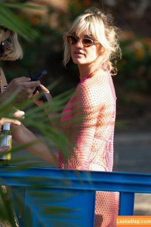 Ashley Roberts photo #0018