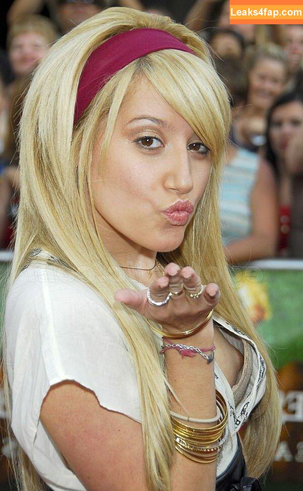 Ashley Tisdale / ashleytisdale / yummyyardie leaked photo photo #0004