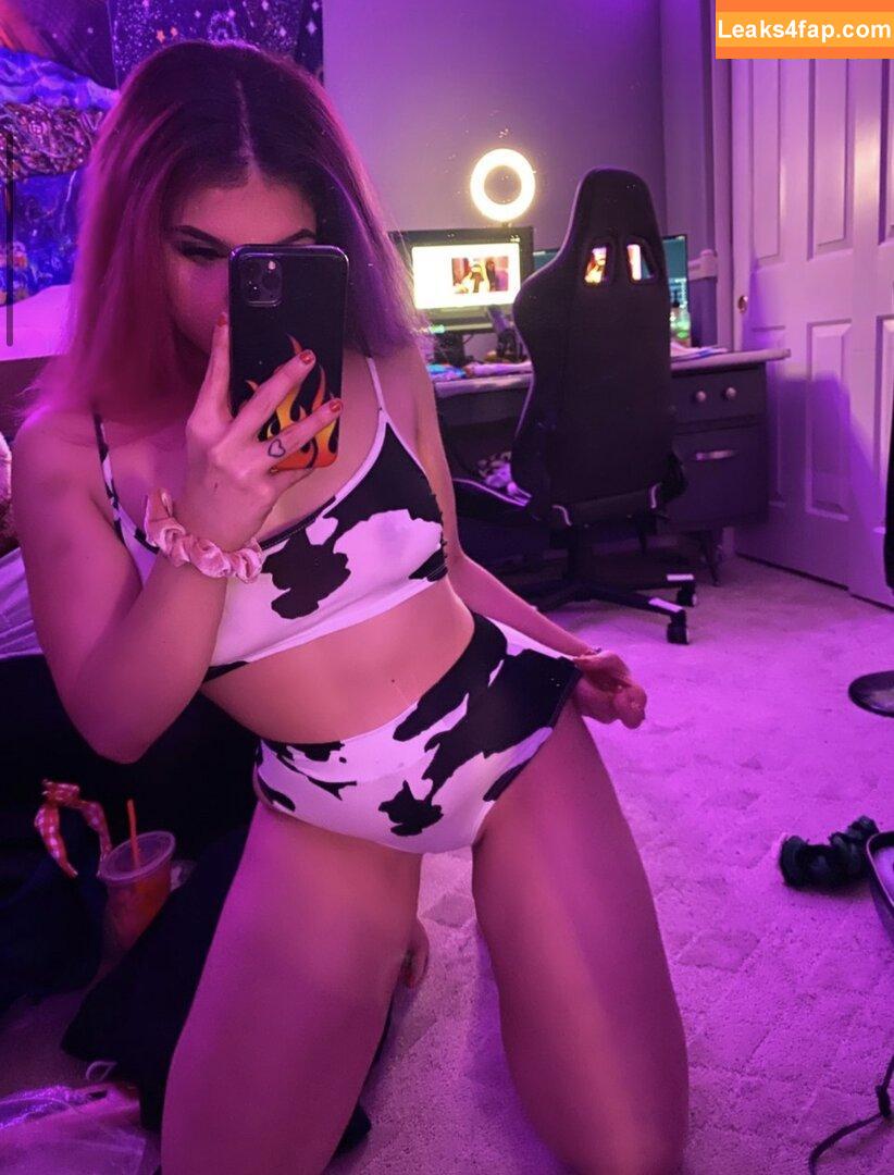 Ashleybtw / ashleyyybtw leaked photo photo #0001