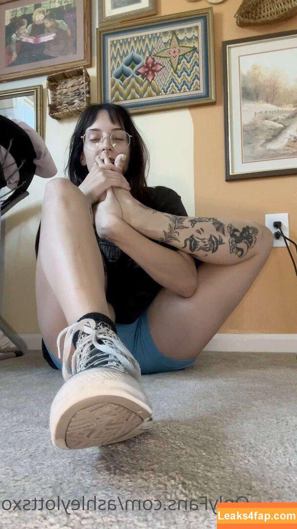 Ashleylottsxo / Ashley Lotts / ashleylottsx / ustonedtoesxo leaked photo photo #0072