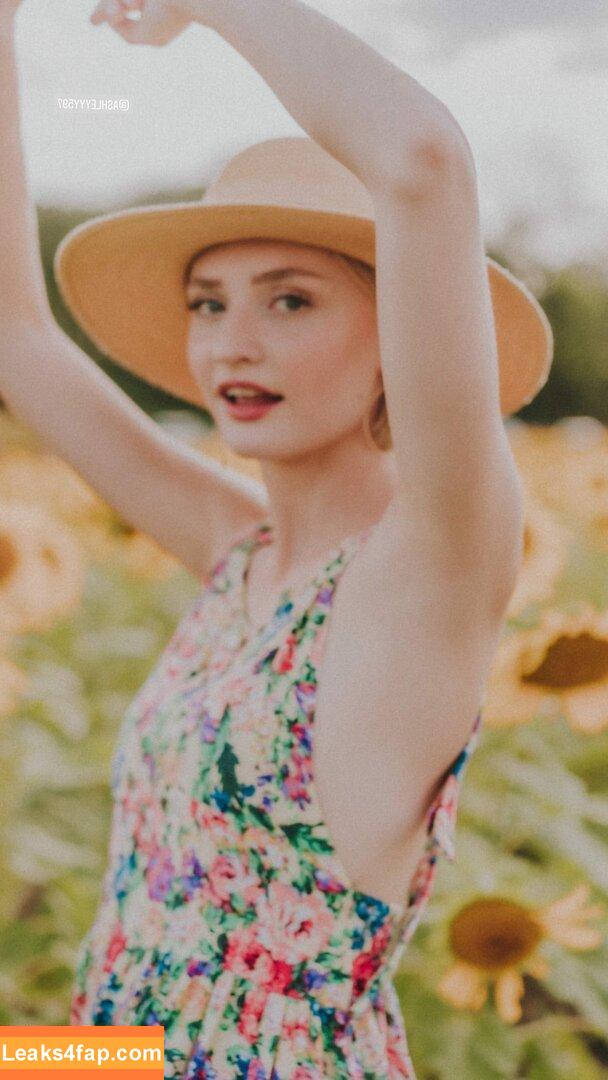 ashleyyy597 / ashleyyyreyyy leaked photo photo #0224