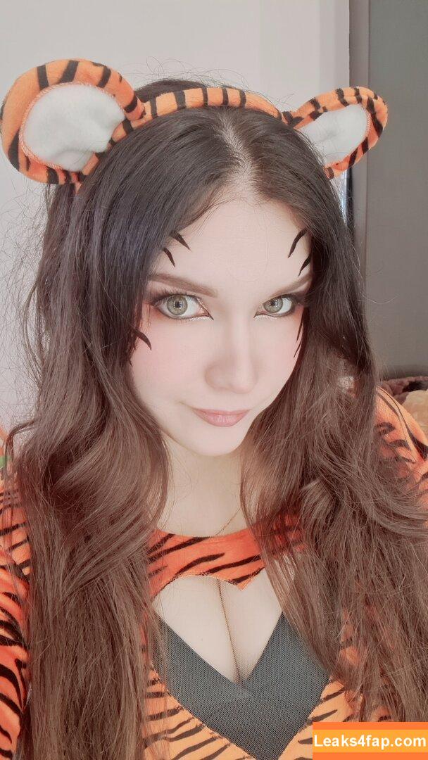 ASMR KittyKlaw / Angelina Lin / KittyKlaw / asmr.kittyklaw leaked photo photo #0387