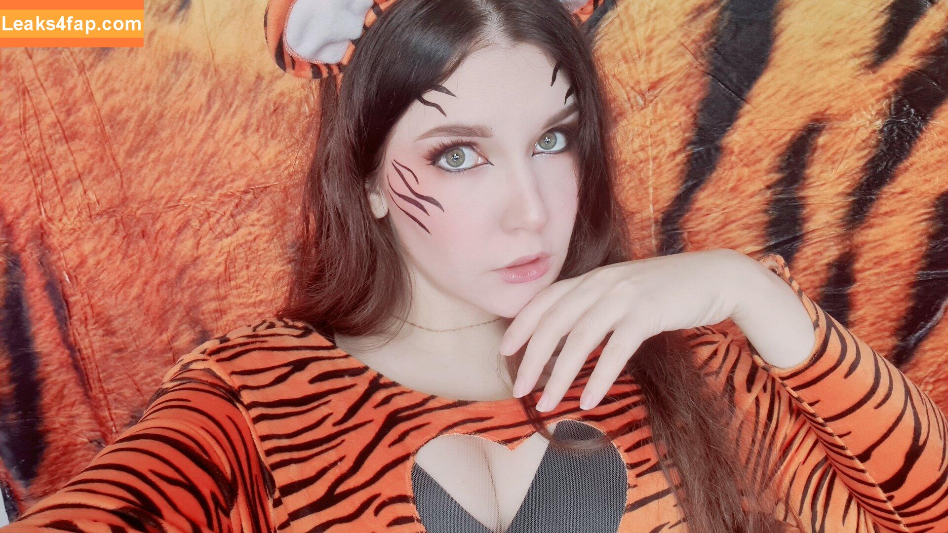 ASMR KittyKlaw / Angelina Lin / KittyKlaw / asmr.kittyklaw слитое фото фото #0390