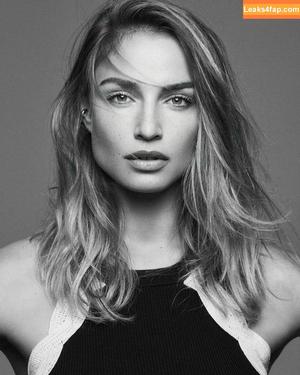 Aude-Jane Deville photo #0113