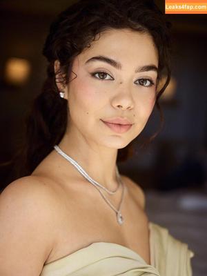 Aulii Cravalho photo #0172