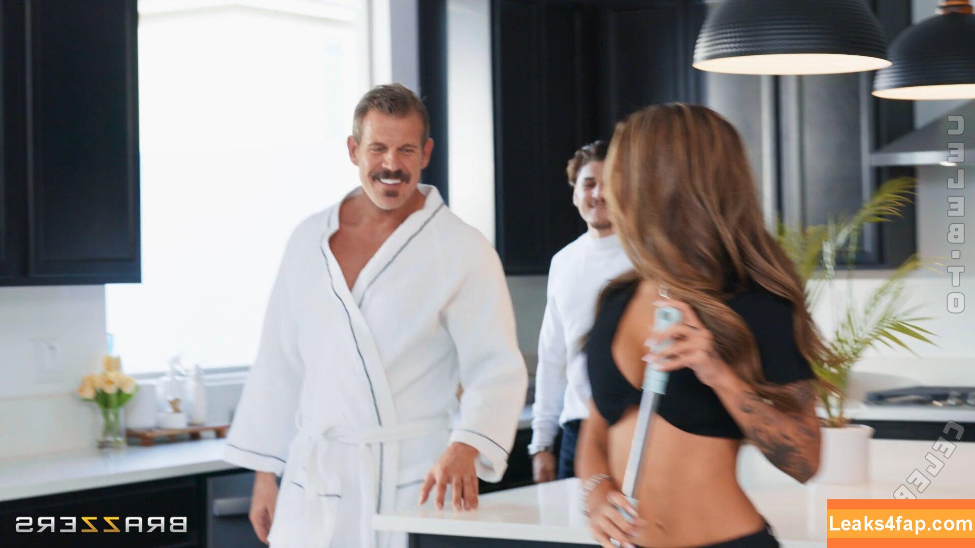 Ava Amira / 0nlysanz / https: / itsavaamira leaked photo photo #0070