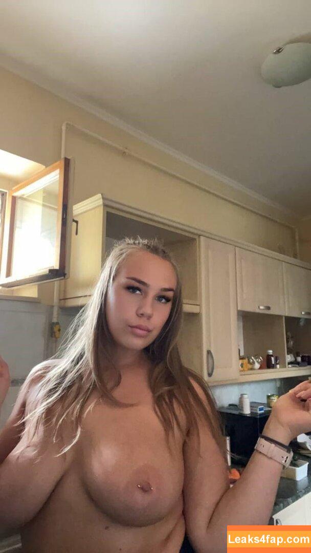 ava.busty10 / datbitchbarbiee leaked photo photo #0058