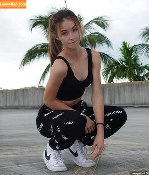 Ava Majury photo #0018