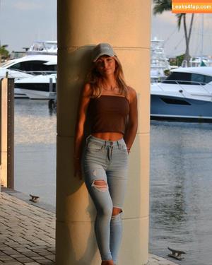 Ava Majury photo #0022