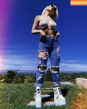 Ava Max photo #0031