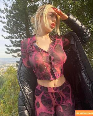 Ava Max photo #0101