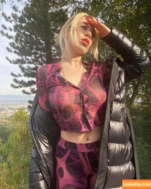 Ava Max photo #0103