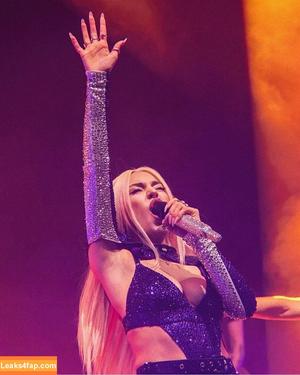 Ava Max photo #0275