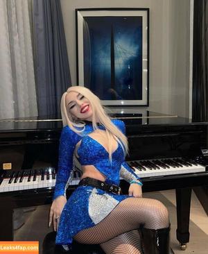 Ava Max photo #0316