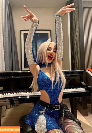 Ava Max photo #0319