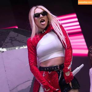 Ava Max photo #0350