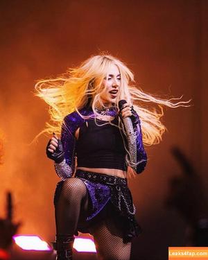 Ava Max photo #0382