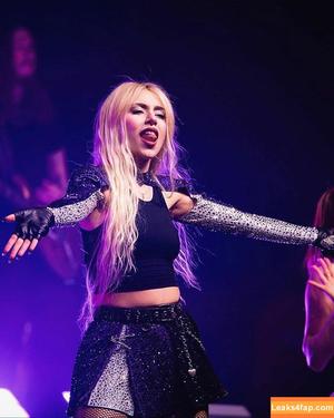 Ava Max photo #0383