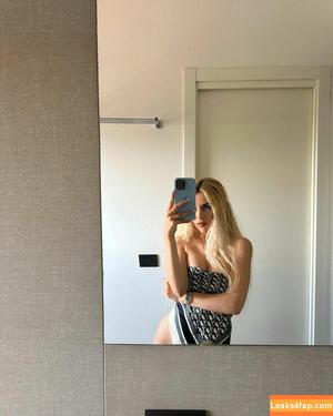 Ava Max photo #0403