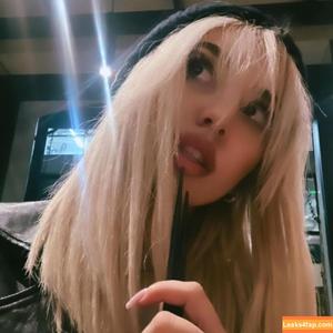 Ava Max photo #0742