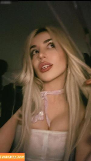 Ava Max photo #0959