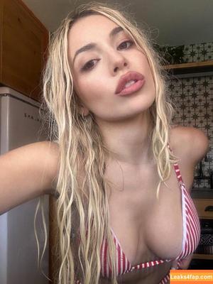 Ava Max photo #1435