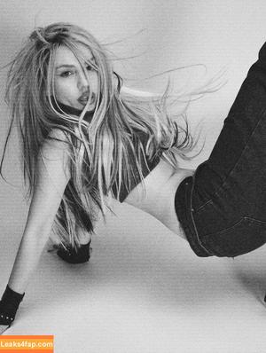 Ava Max photo #1477