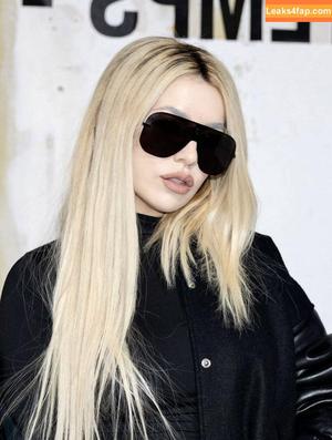 Ava Max photo #1509