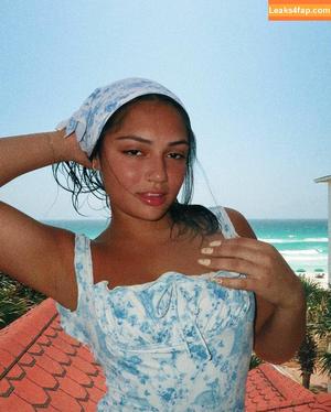 Avani Gregg photo #0014