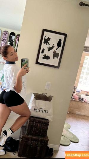 Avani Gregg photo #0111