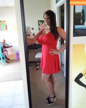 Avery Harwood photo #0021