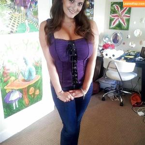 Avery Harwood photo #0127