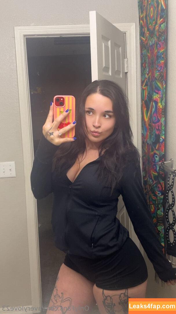 averylove23 / averylaine23 leaked photo photo #0012