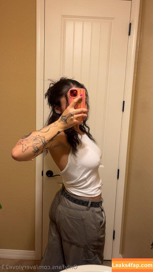 averylove23 / averylaine23 leaked photo photo #0016