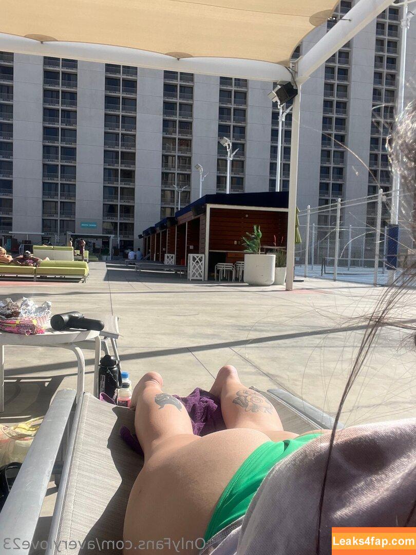 averylove23 / averylaine23 leaked photo photo #0023