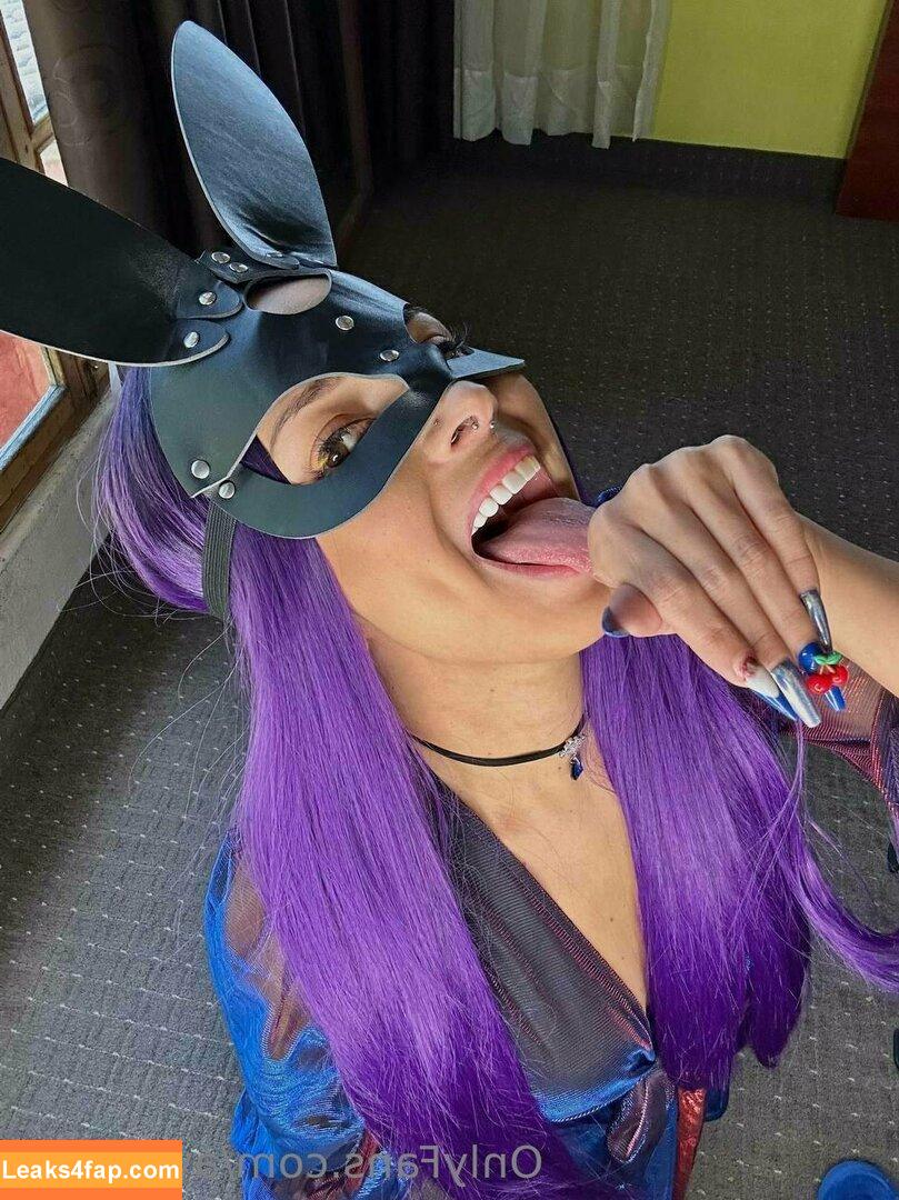 avislovee / _avislove_ leaked photo photo #0030