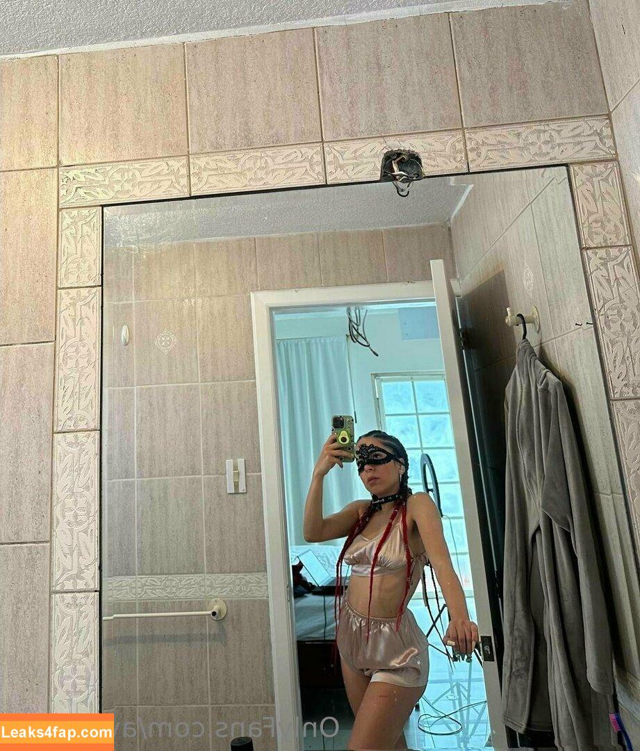 avislovee / _avislove_ leaked photo photo #0039