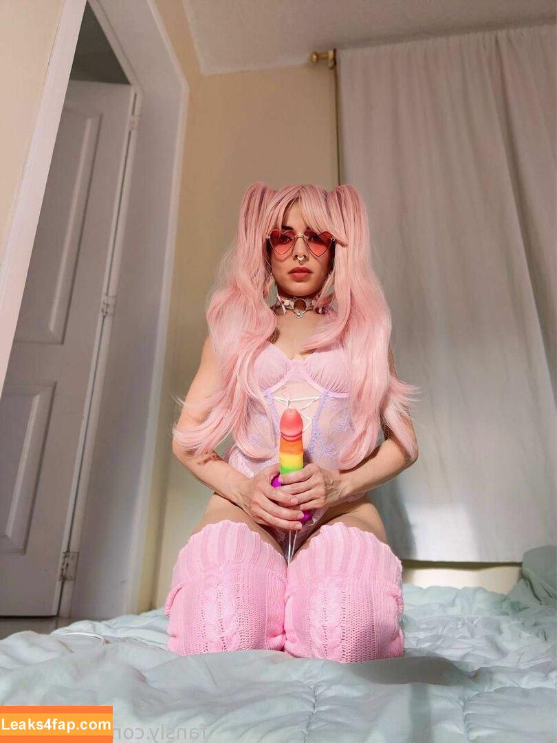 avislovee / _avislove_ leaked photo photo #0340