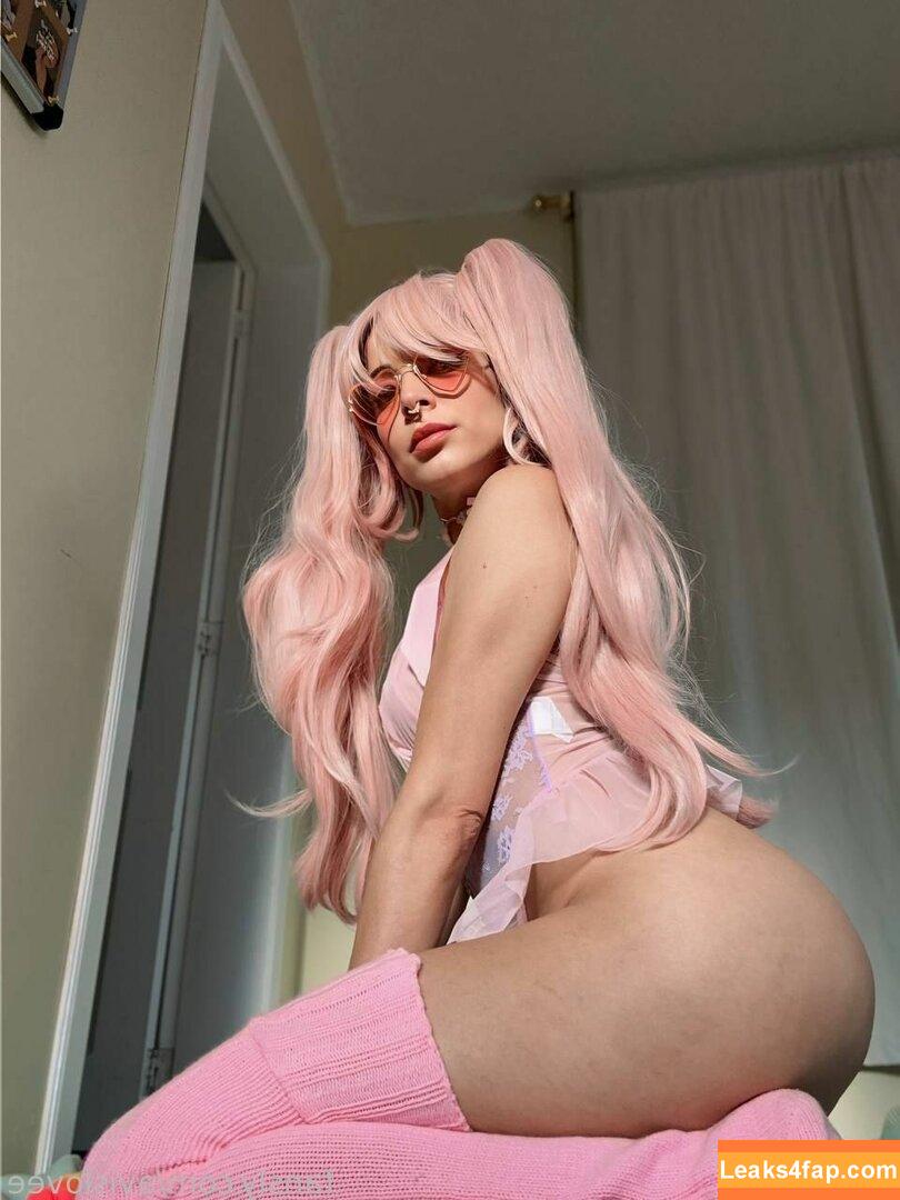 avislovee / _avislove_ leaked photo photo #0342