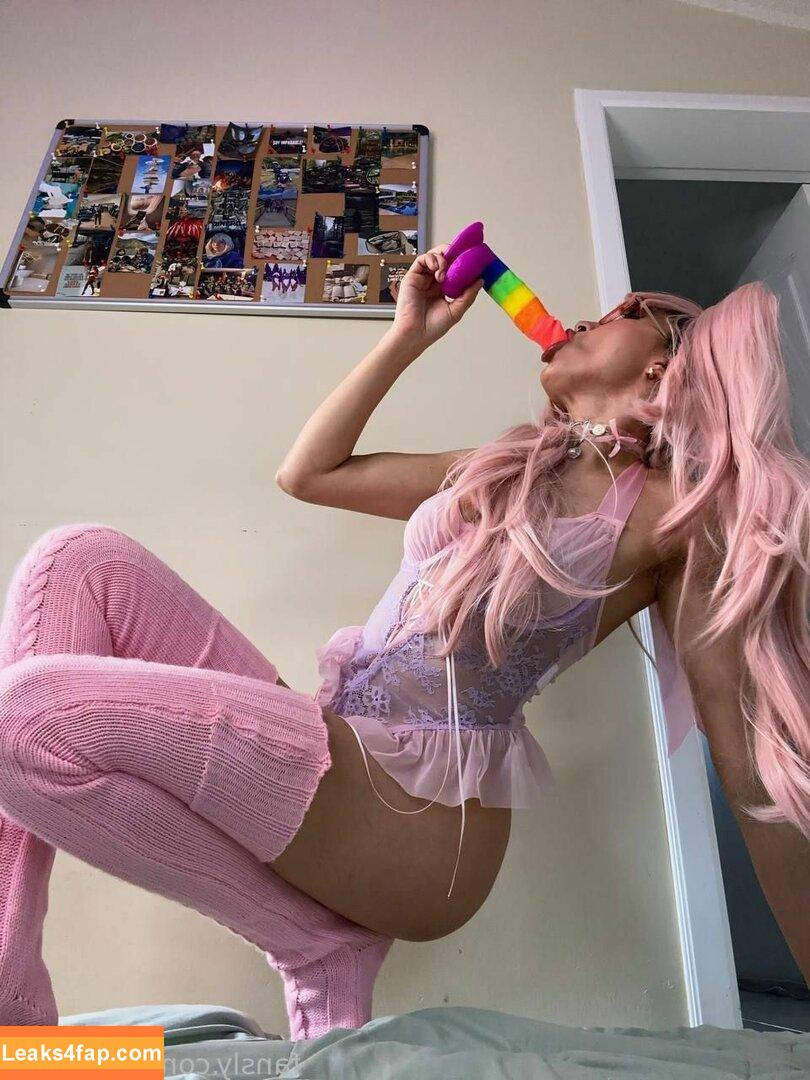 avislovee / _avislove_ leaked photo photo #0350